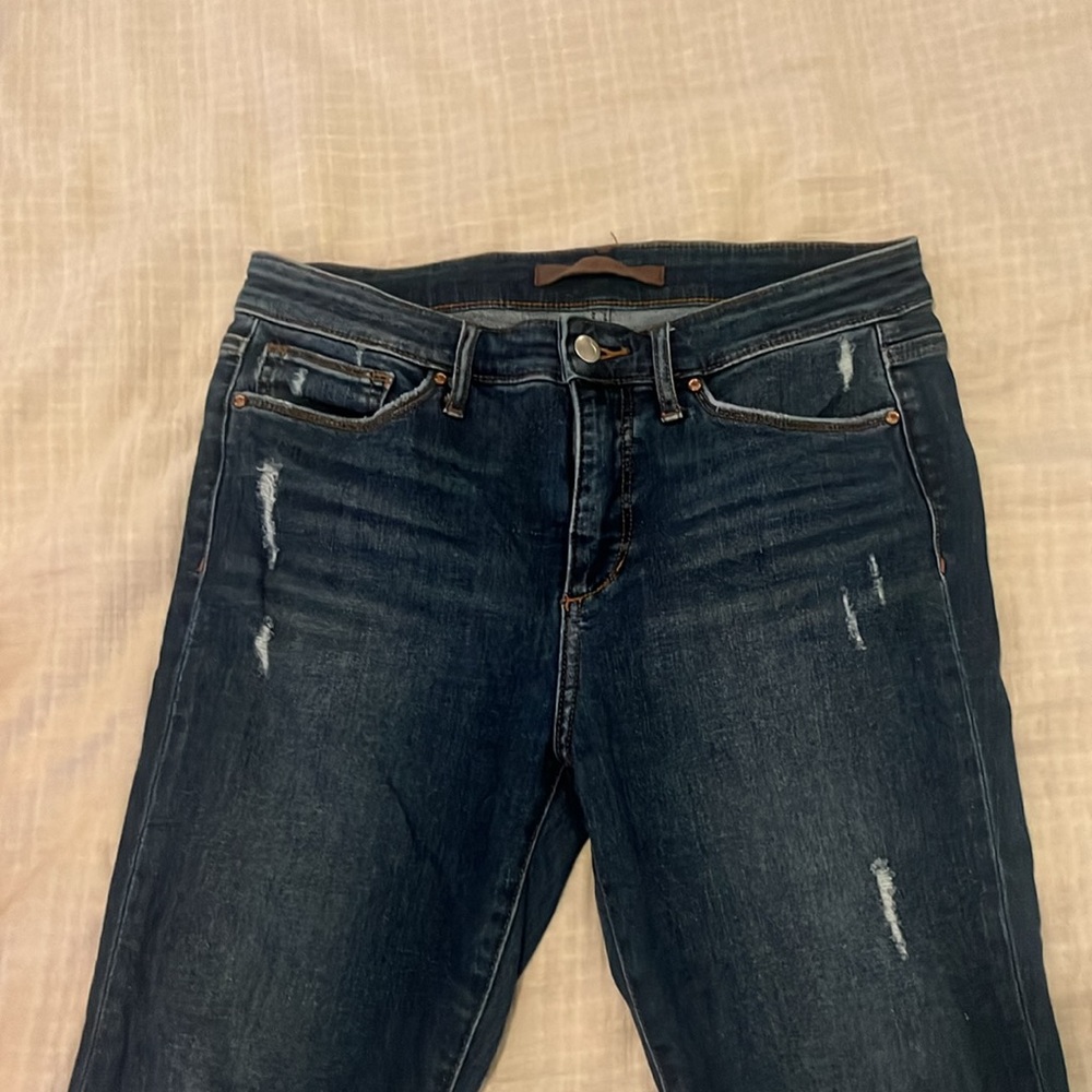 Joe’s Jeans Medium Wash Distressed Skinny Jean size 30